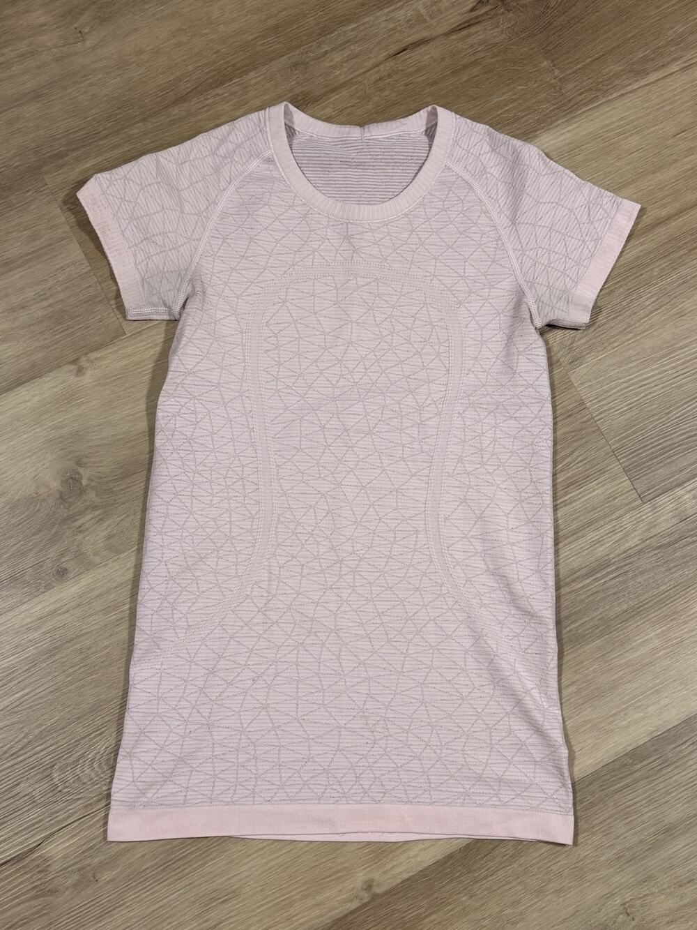 Lululemon Seamless Short Sleeve Tee Womens Size 6 Pale Pink Textured Knit
